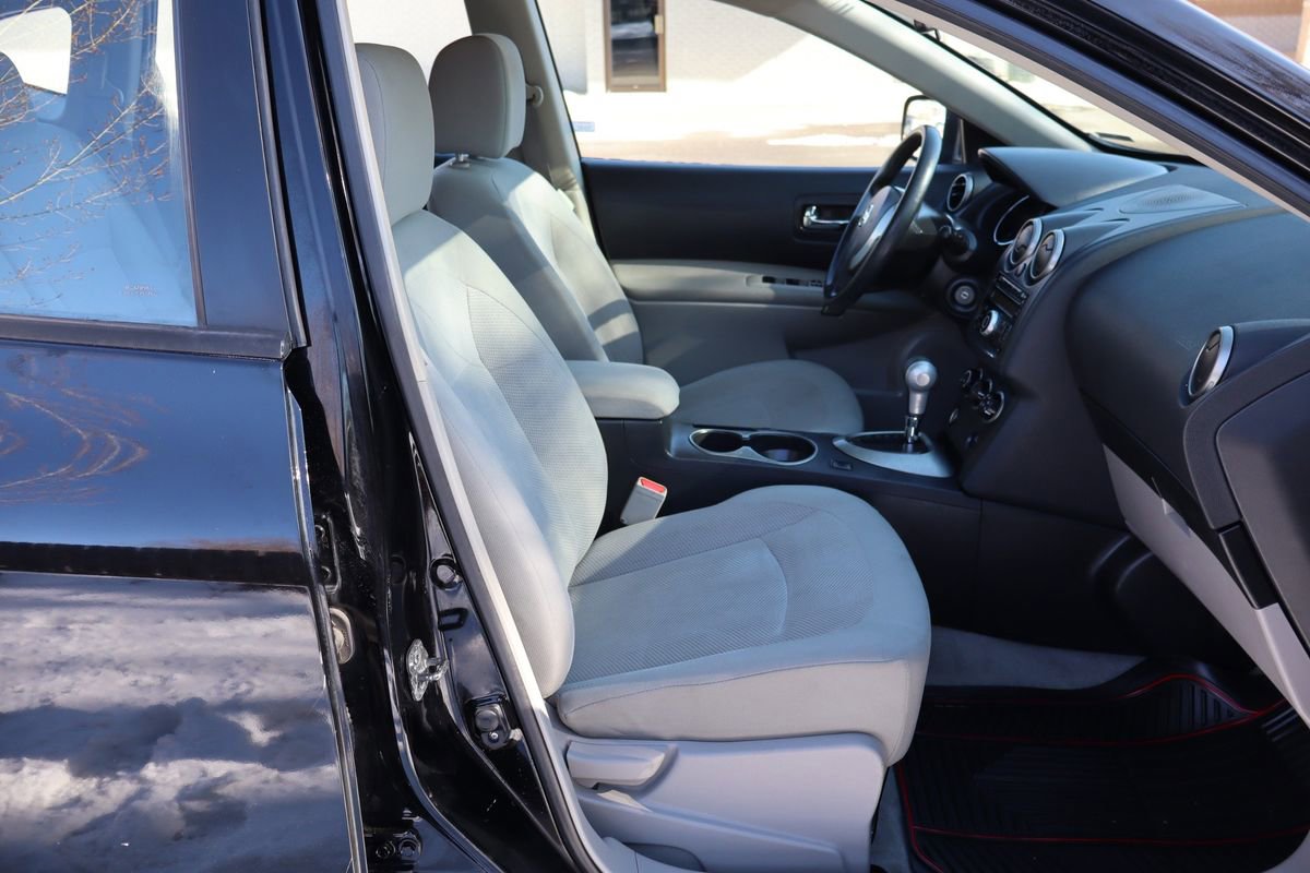 Used 2014 Nissan Rogue S image 22