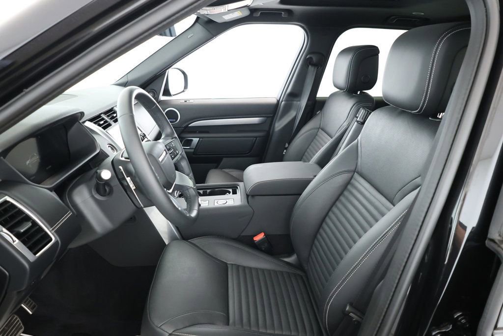 Used 2024 Land Rover Discovery Dynamic SE image 19