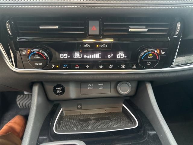 Used 2025 Nissan Rogue SL w/ Tech Package image 28