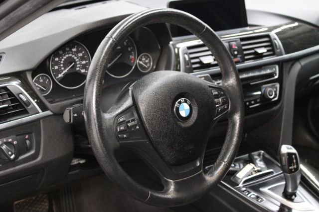 Used 2018 BMW 320i Sedan RWD image 10