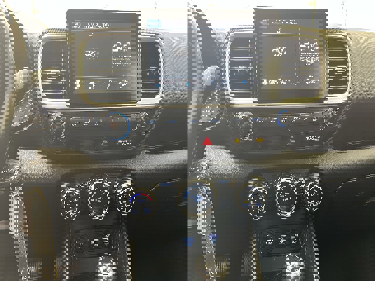 Used 2021 Hyundai Venue SEL image 14