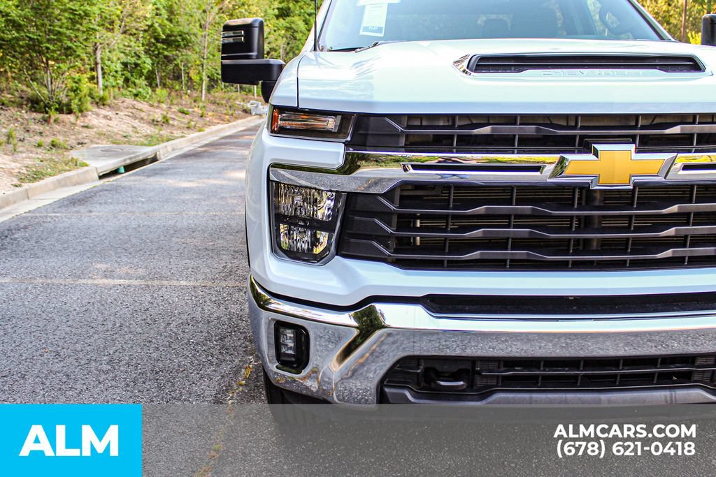 Used 2025 Chevrolet Silverado 2500 LT w/ Convenience Package AWD/4WD image 11