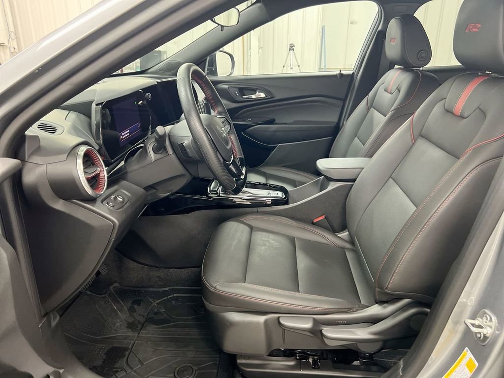 Used 2025 Chevrolet Trax RS w/ Driver Confidence Package image 19