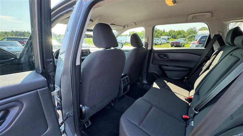 Used 2024 Nissan Rogue S AWD/4WD image 40