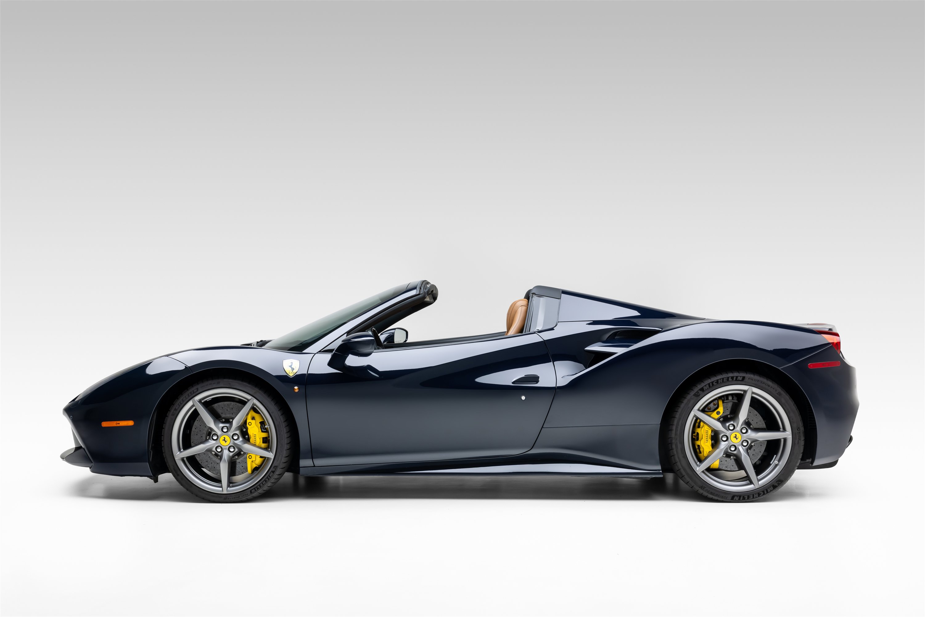 Used 2018 Ferrari 488 Spider RWD image 3