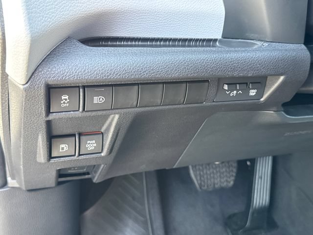 Certified 2025 Toyota Sienna XLE FWD image 28