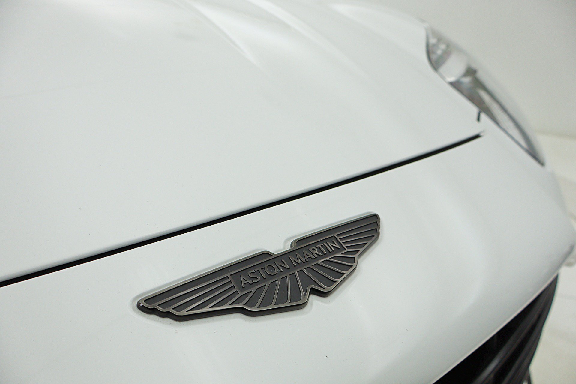 Used 2024 Aston Martin DB12 Convertible RWD image 21