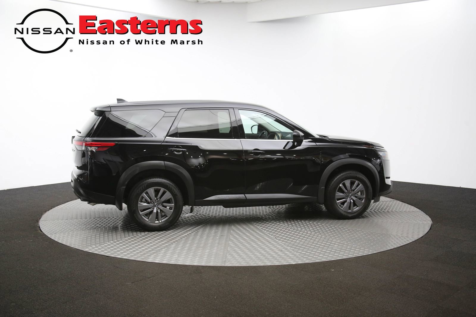 Used 2025 Nissan Pathfinder S image 64