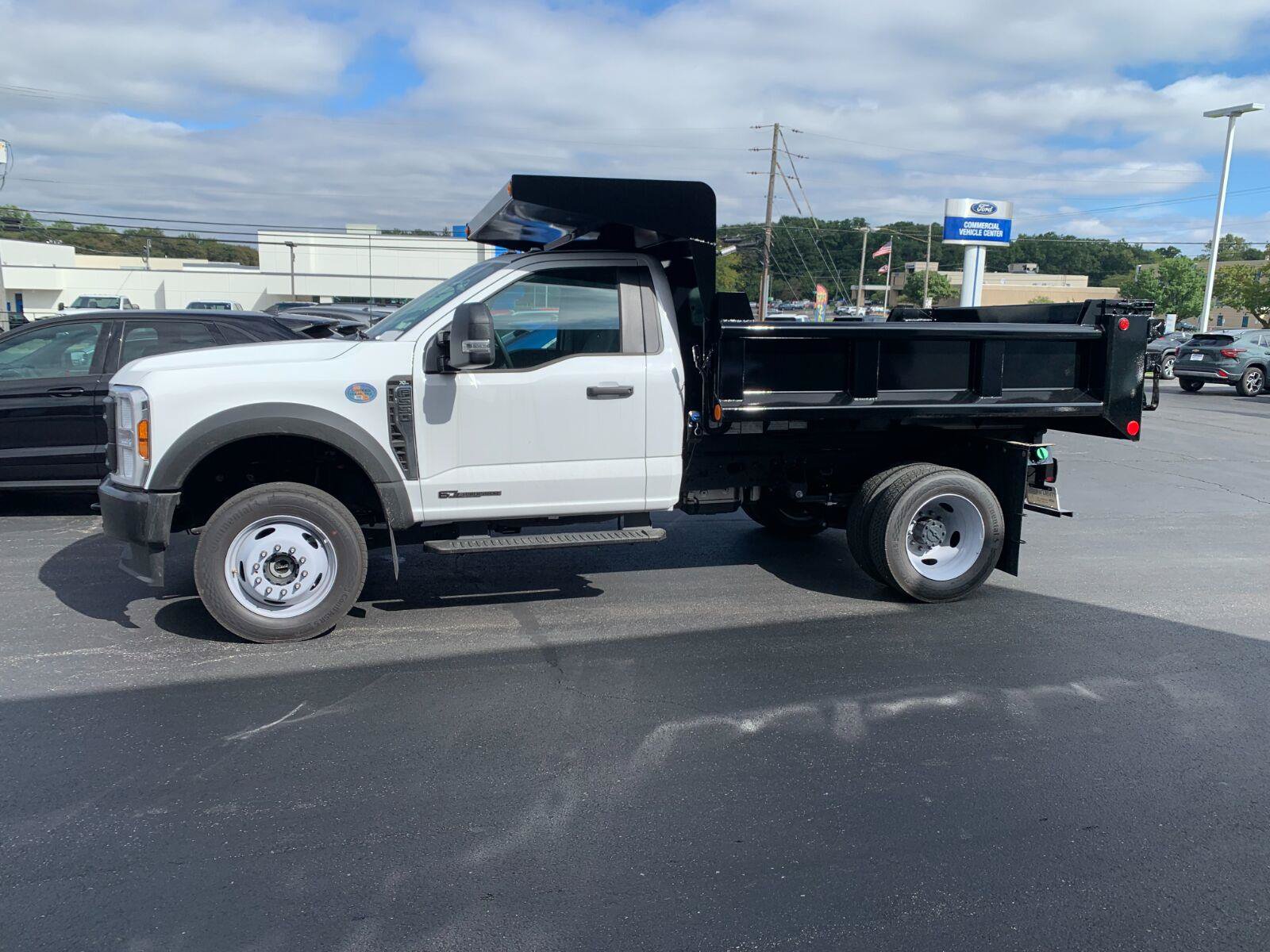 New 2026 Ford F550 4x4 Regular Cab Super Duty image 2