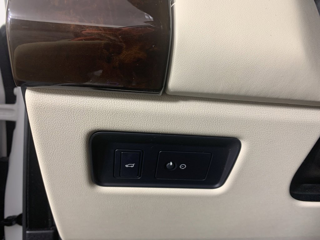 Used 2020 Land Rover Range Rover Long Wheelbase HSE image 16