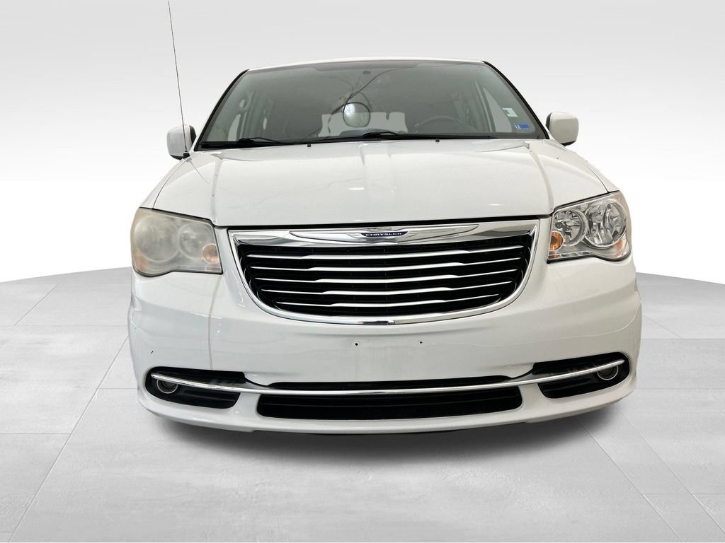 Used 2014 Chrysler Town & Country Touring FWD image 9