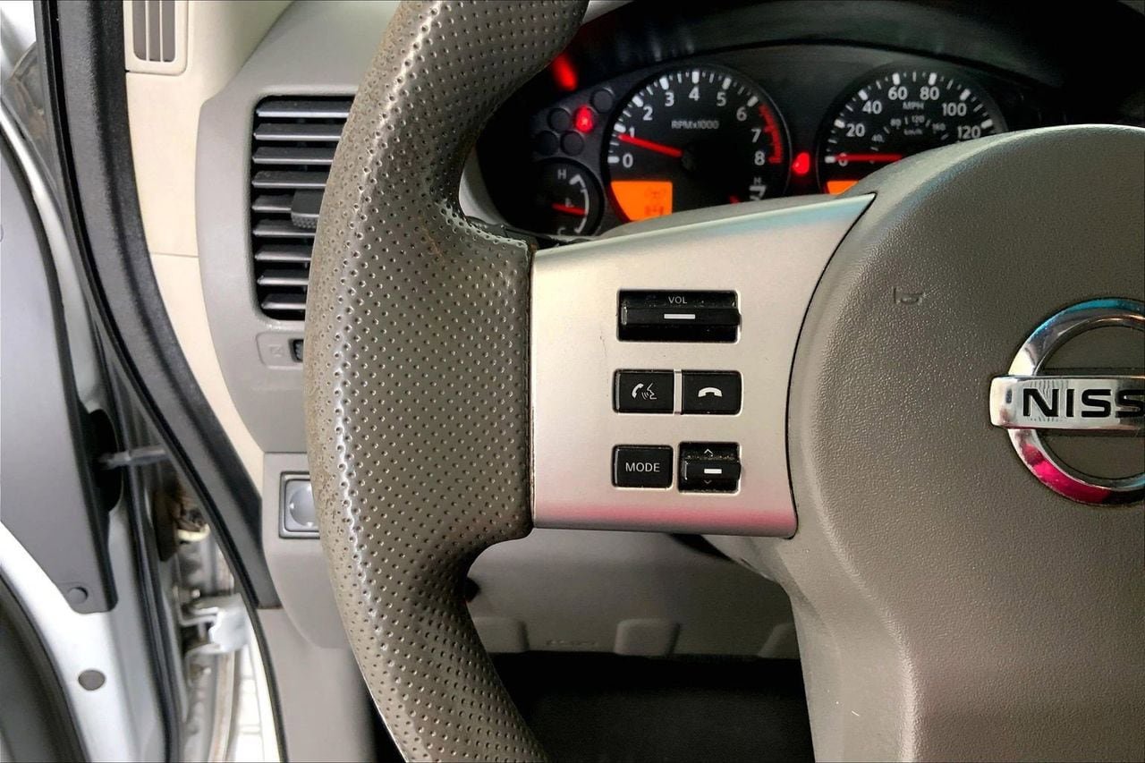 Used 2013 Nissan Frontier SV AWD/4WD image 21