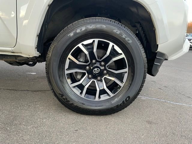 Used 2022 Toyota Tacoma TRD Sport w/ Technology Package image 32