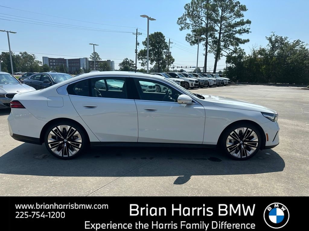 Certified 2025 BMW 530i w/ Premium Package image 6