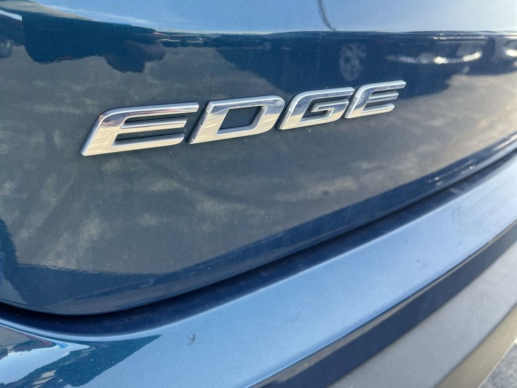 Used 2020 Ford Edge Titanium image 32
