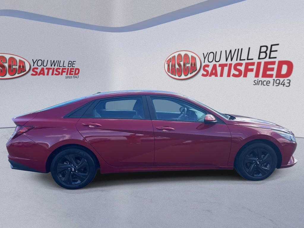 Used 2023 Hyundai Elantra SEL w/ Cargo Package image 5