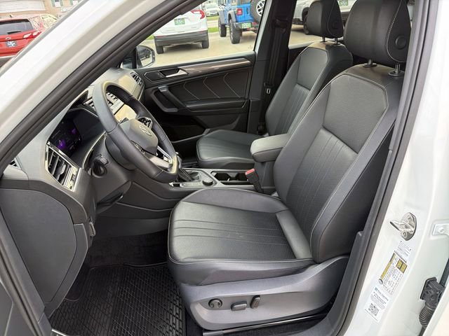 Used 2023 Volkswagen Tiguan SE R-Line image 13