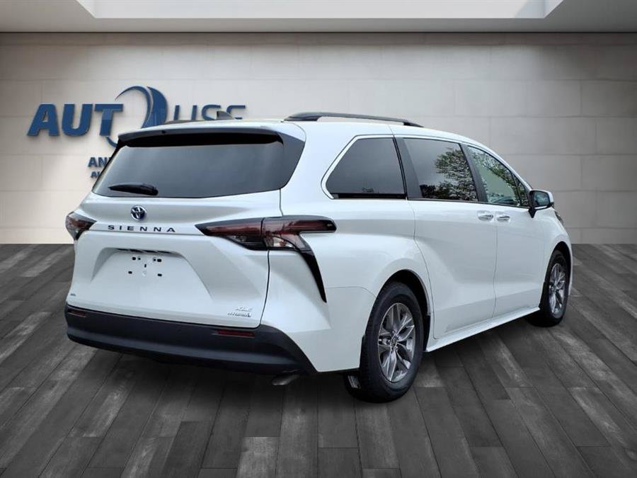 Used 2024 Toyota Sienna XLE w/ XLE Plus Package AWD/4WD image 10