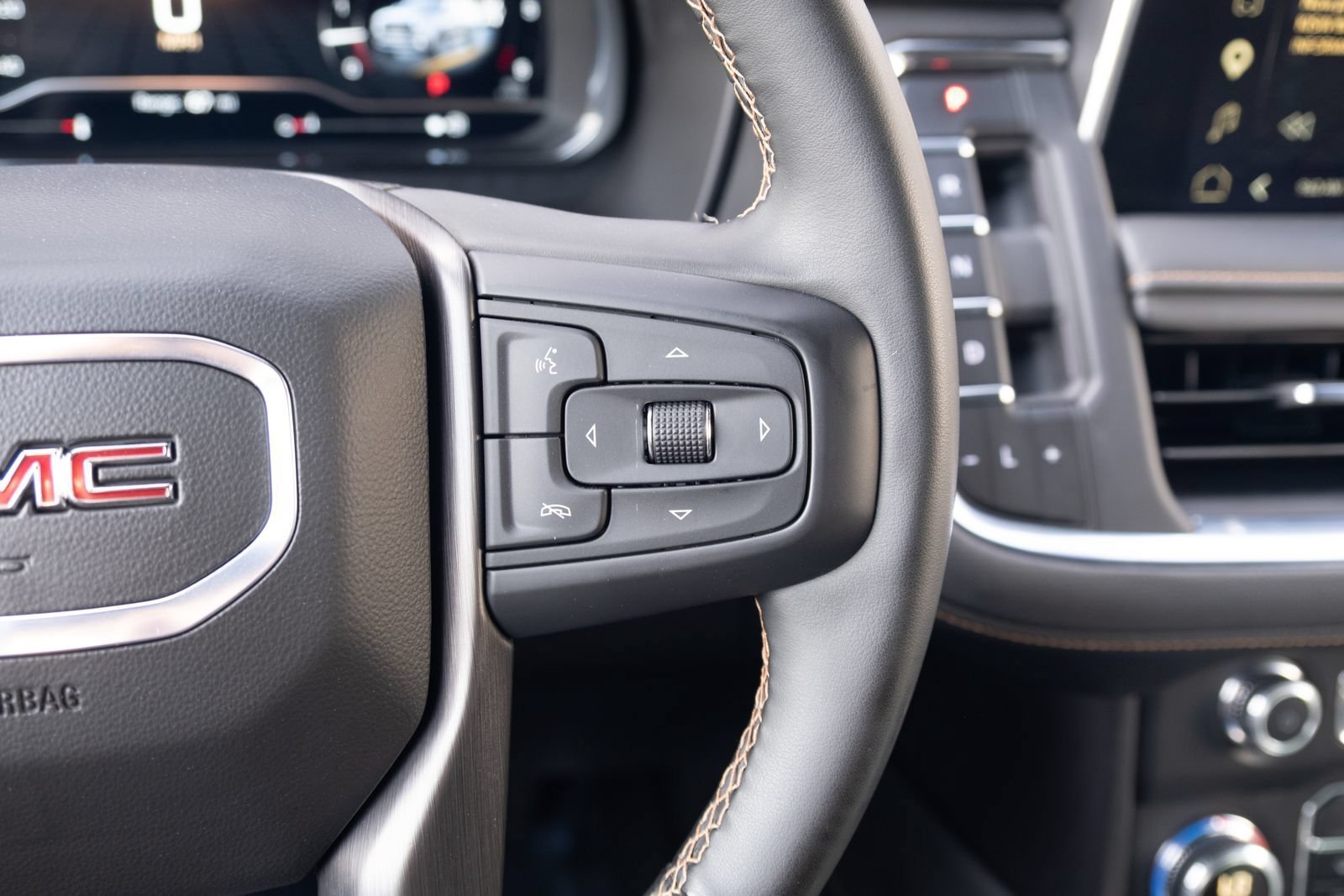Used 2024 GMC Yukon AT4 AWD/4WD image 8
