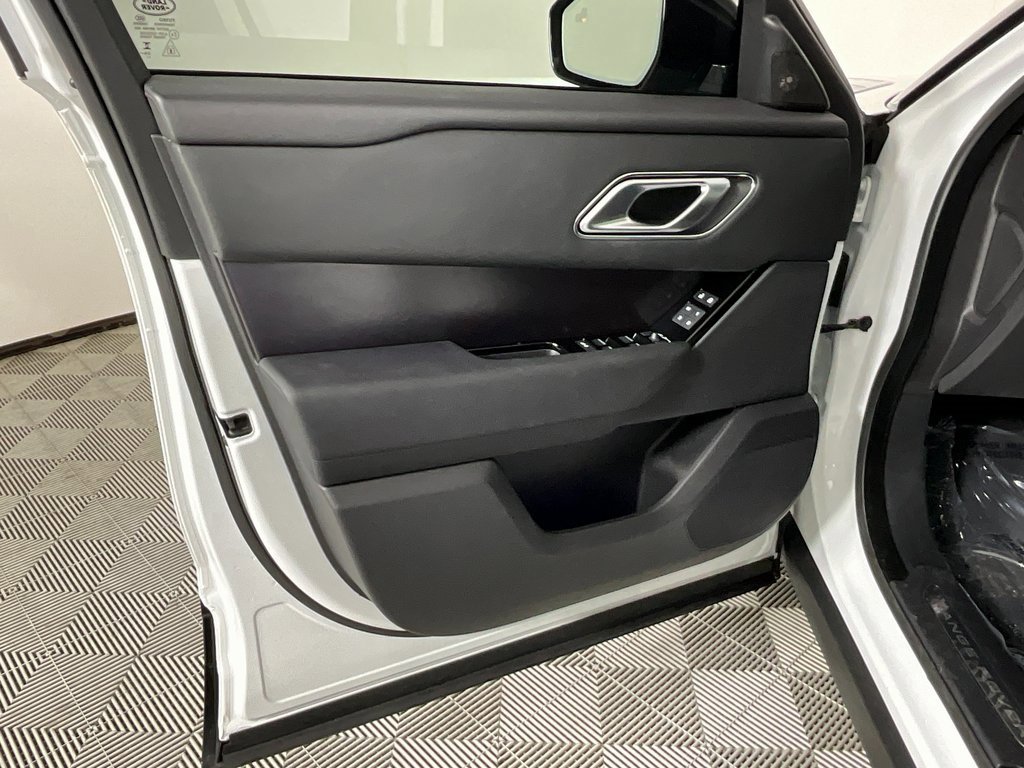 Used 2026 Land Rover Range Rover Velar Dynamic SE image 19