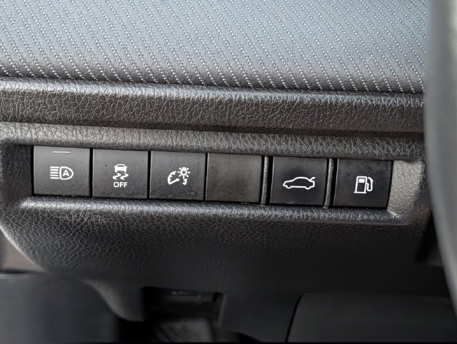 Used 2025 Toyota Camry SE FWD image 23
