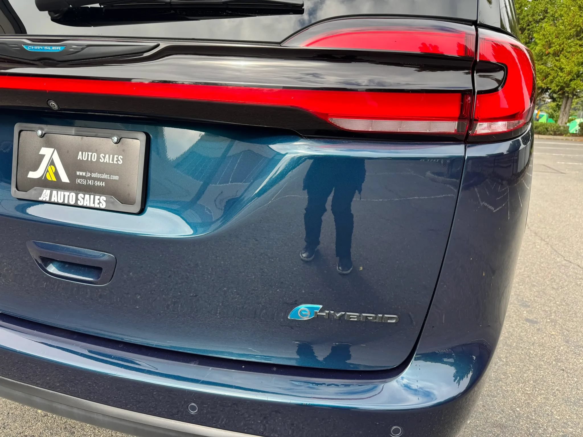 Used 2021 Chrysler Pacifica Touring-L w/ S Appearance Package FWD image 18