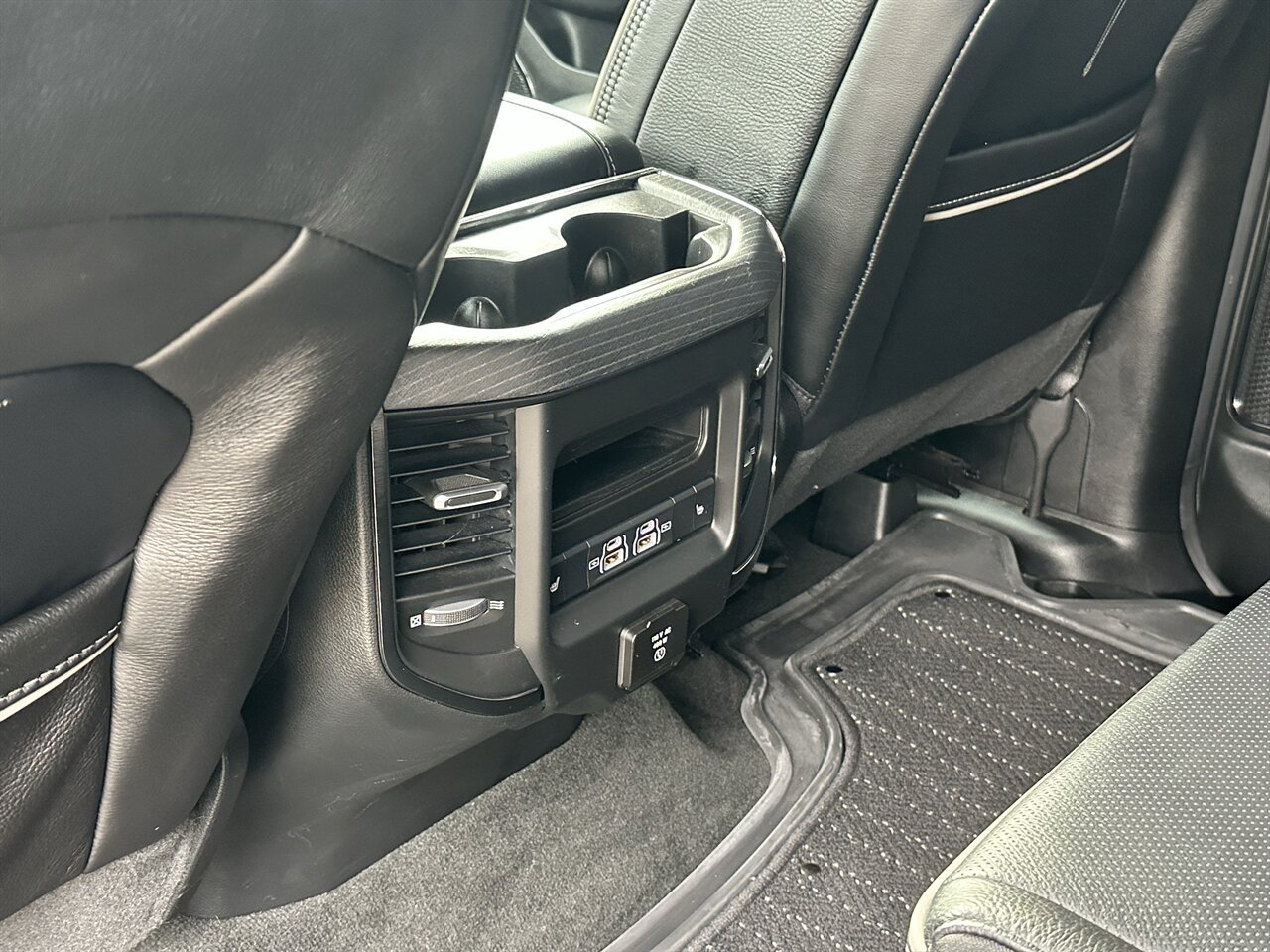 Used 2022 RAM 1500 Limited w/ Body-Colour Bumper Group AWD/4WD image 11