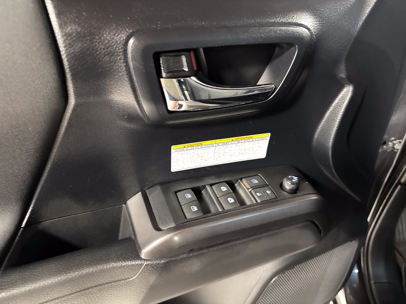 Used 2019 Toyota Tacoma TRD Off-Road w/ Technology Package AWD/4WD image 16