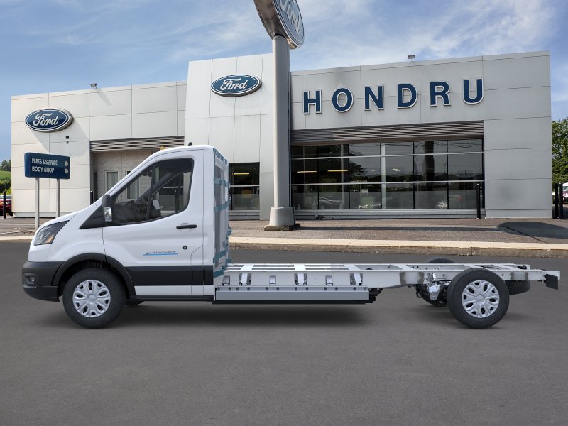 New 2025 Ford E-Transit RWD image 24