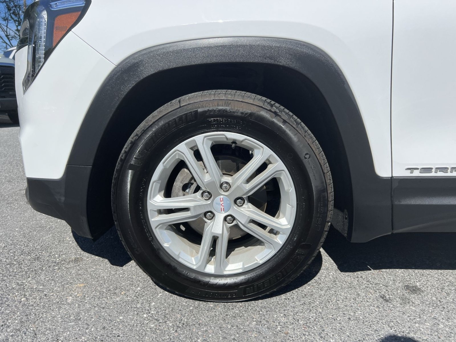 Used 2024 GMC Terrain SLE FWD image 12