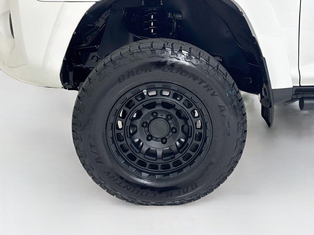 Used 2017 Toyota 4Runner SR5 AWD/4WD image 30