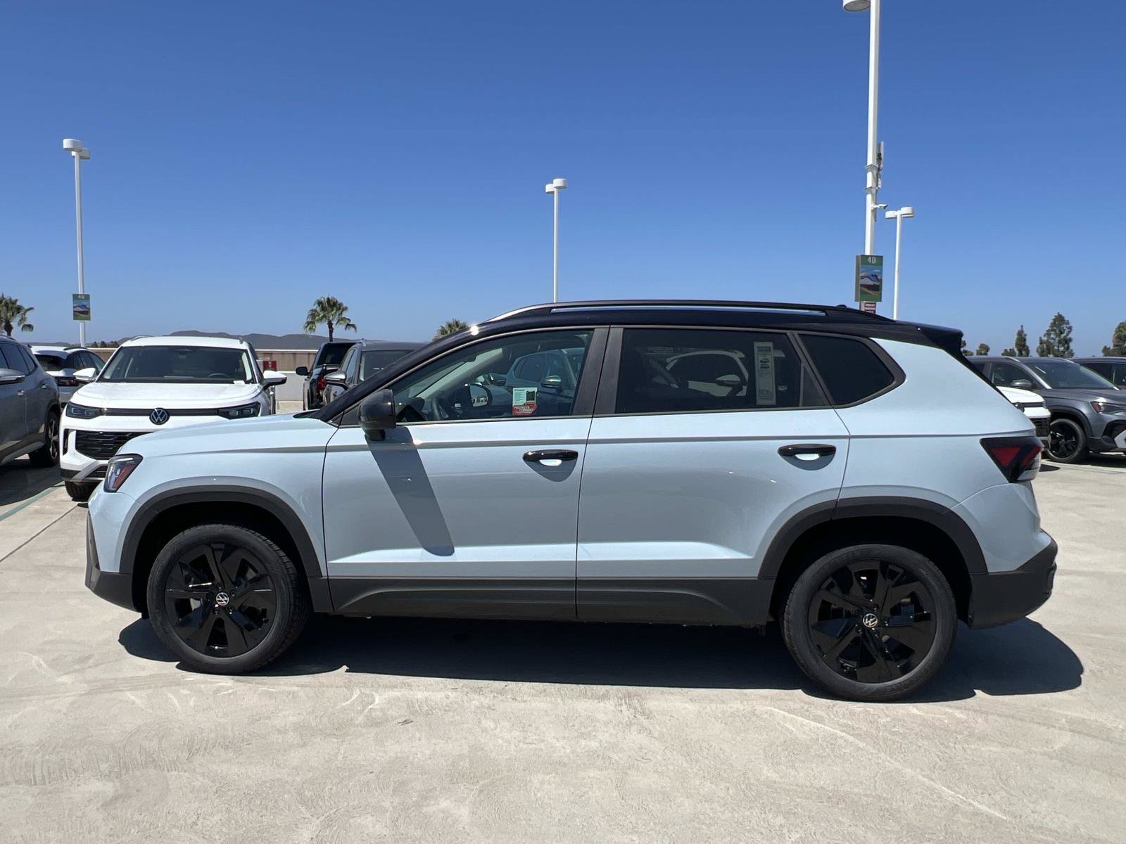 New 2026 Volkswagen Taos SE FWD image 3