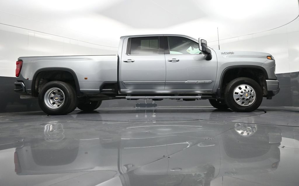 Used 2025 Chevrolet Silverado 3500 High Country w/ High Country Premium Package image 29