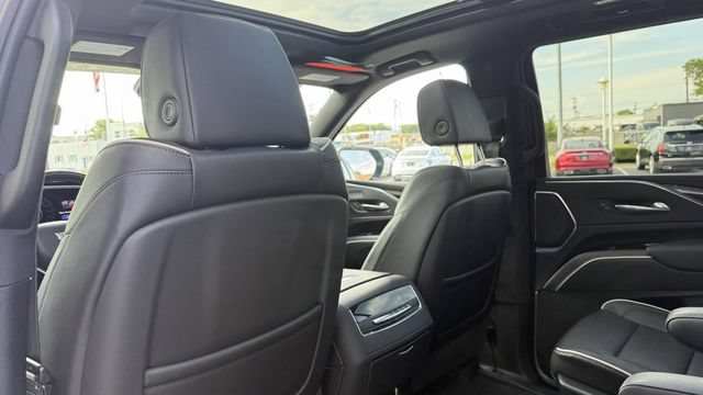 Used 2022 Cadillac Escalade Premium Luxury AWD/4WD image 61