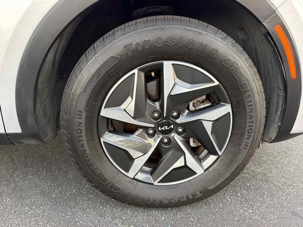 Used 2022 Kia Sorento S FWD image 30