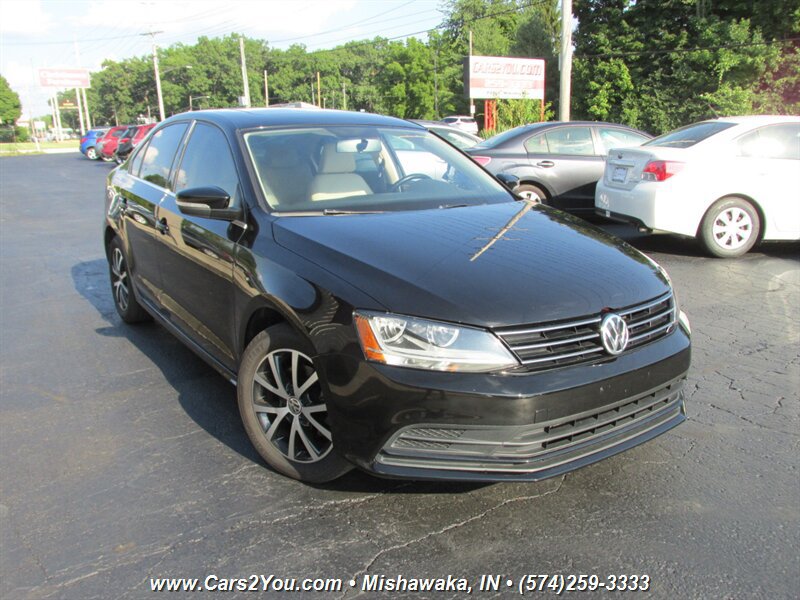 Used 2017 Volkswagen Jetta SE FWD image 1
