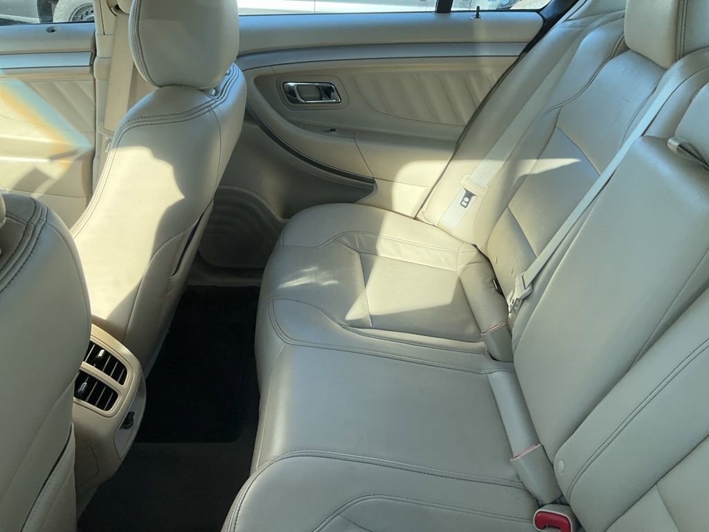 Used 2016 Ford Taurus SEL image 8