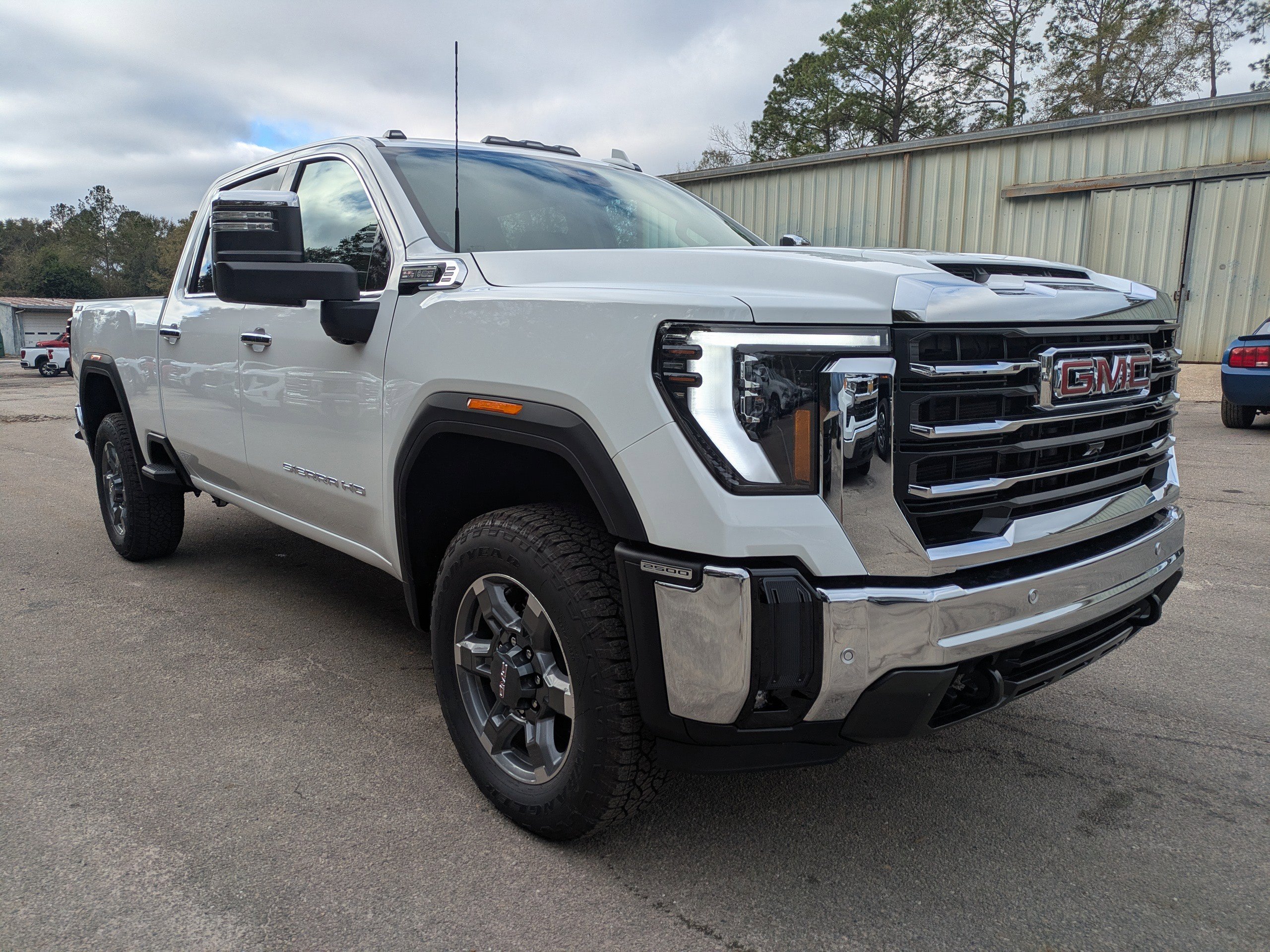 New 2026 GMC Sierra 2500 SLT image 2