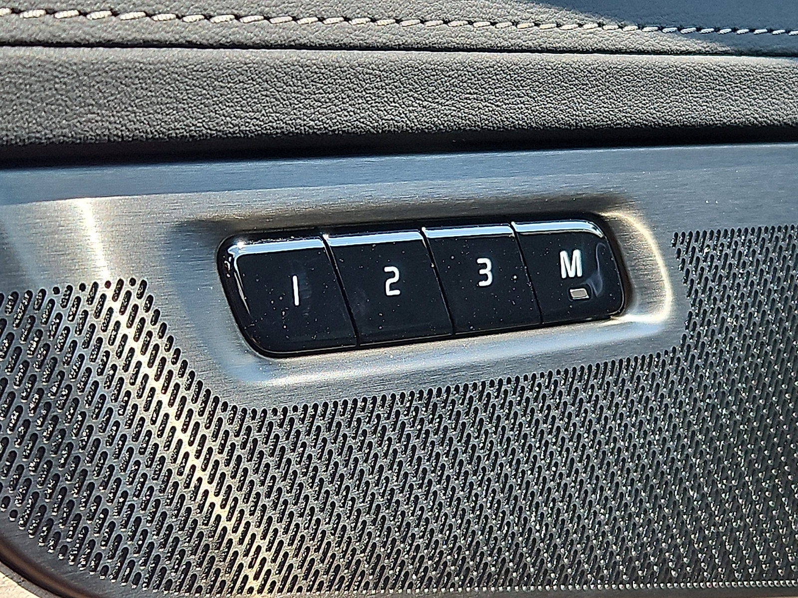 New 2026 Volvo XC90 B6 Plus w/ Protection Package Premier image 21