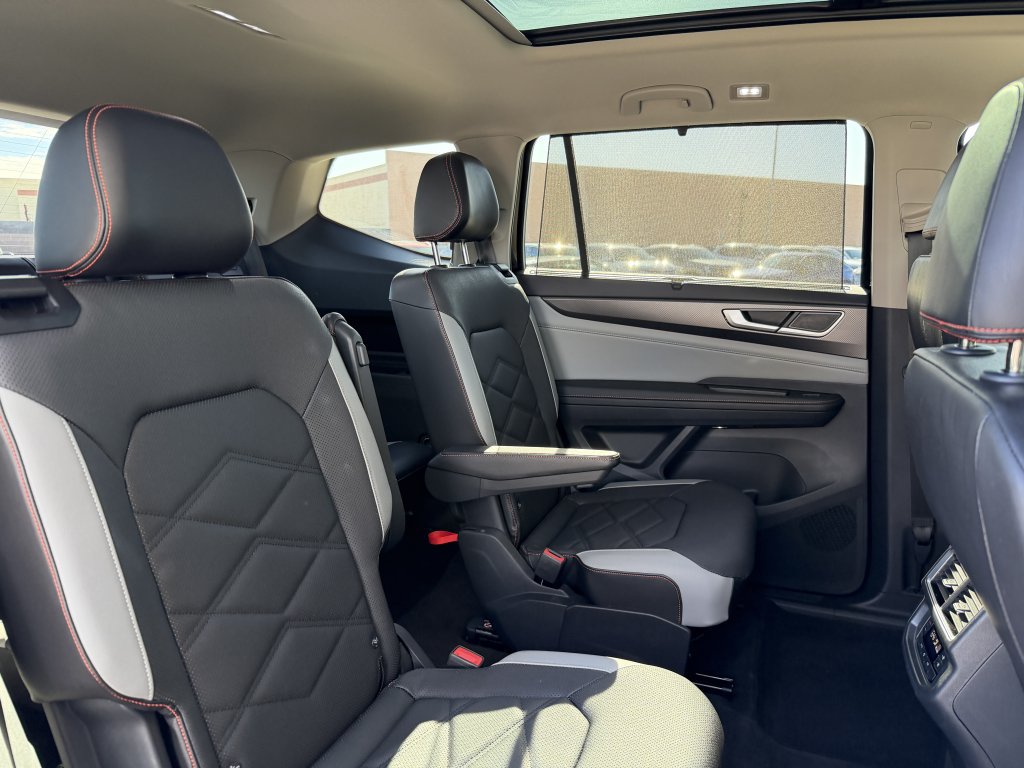 Used 2024 Volkswagen Atlas Peak Edition SE AWD/4WD image 42