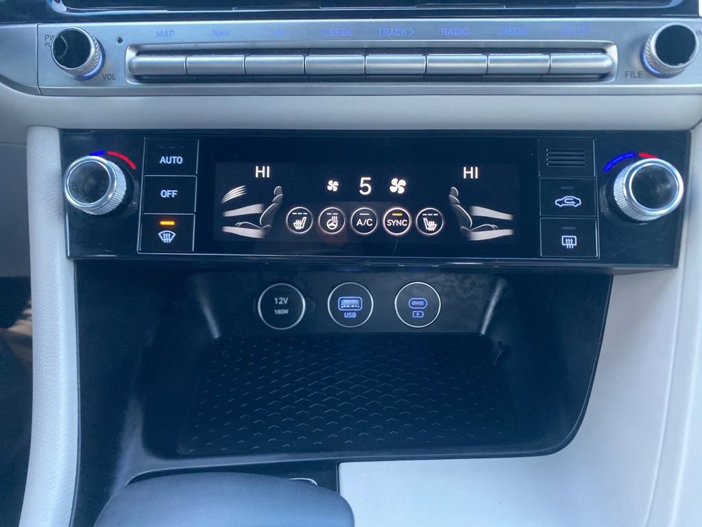 Used 2025 Genesis G70 2.5T image 24