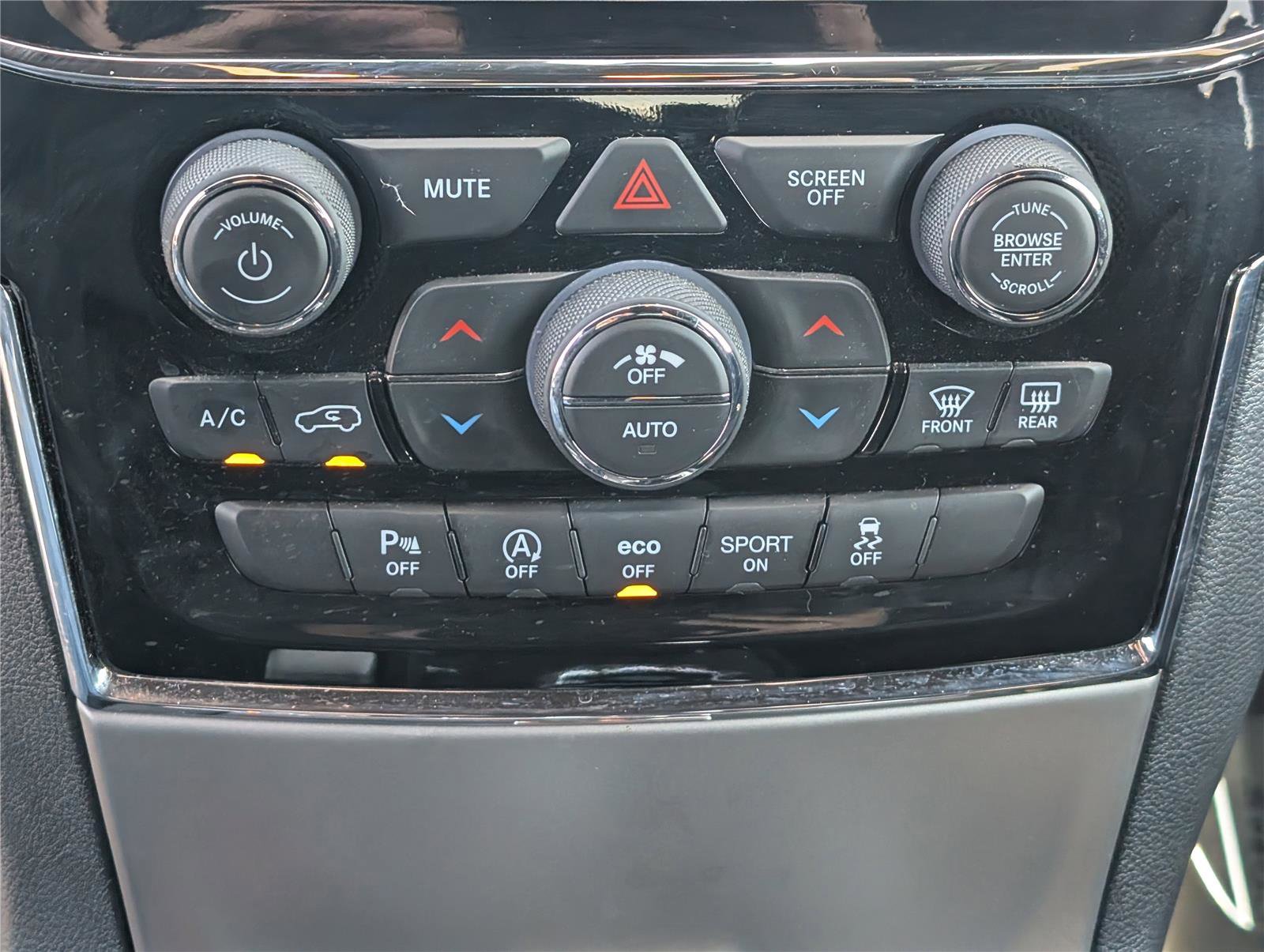 Used 2021 Jeep Grand Cherokee Laredo X AWD/4WD image 28