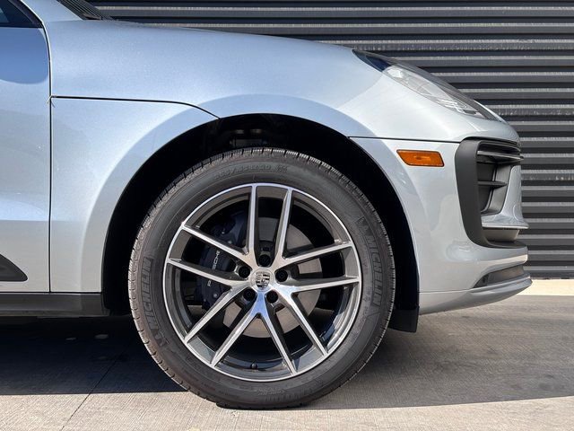 Certified 2026 Porsche Macan AWD/4WD image 11
