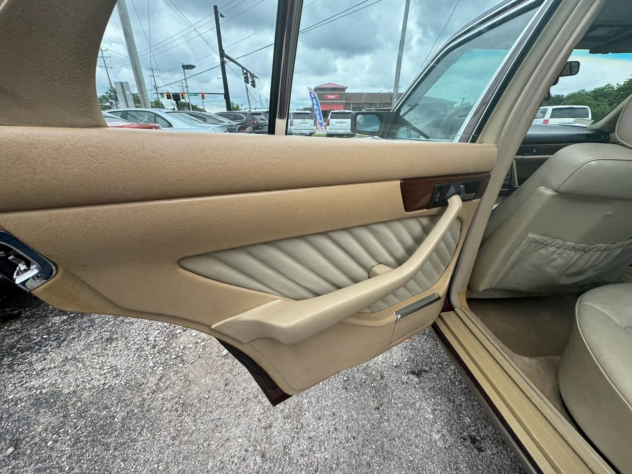 Used 1991 Mercedes-Benz 300 SE image 22