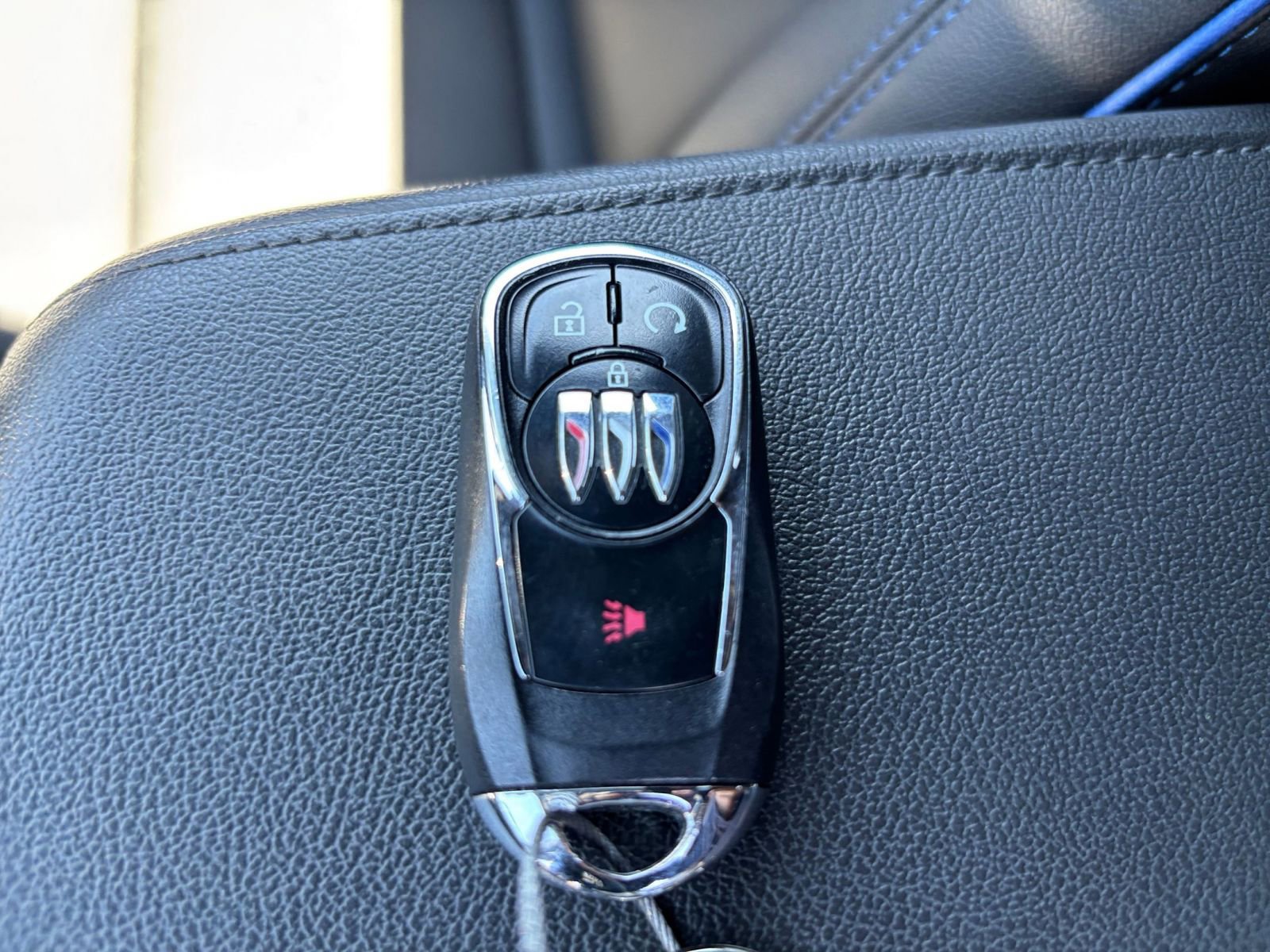 Used 2025 Buick Envista Sport Touring image 23