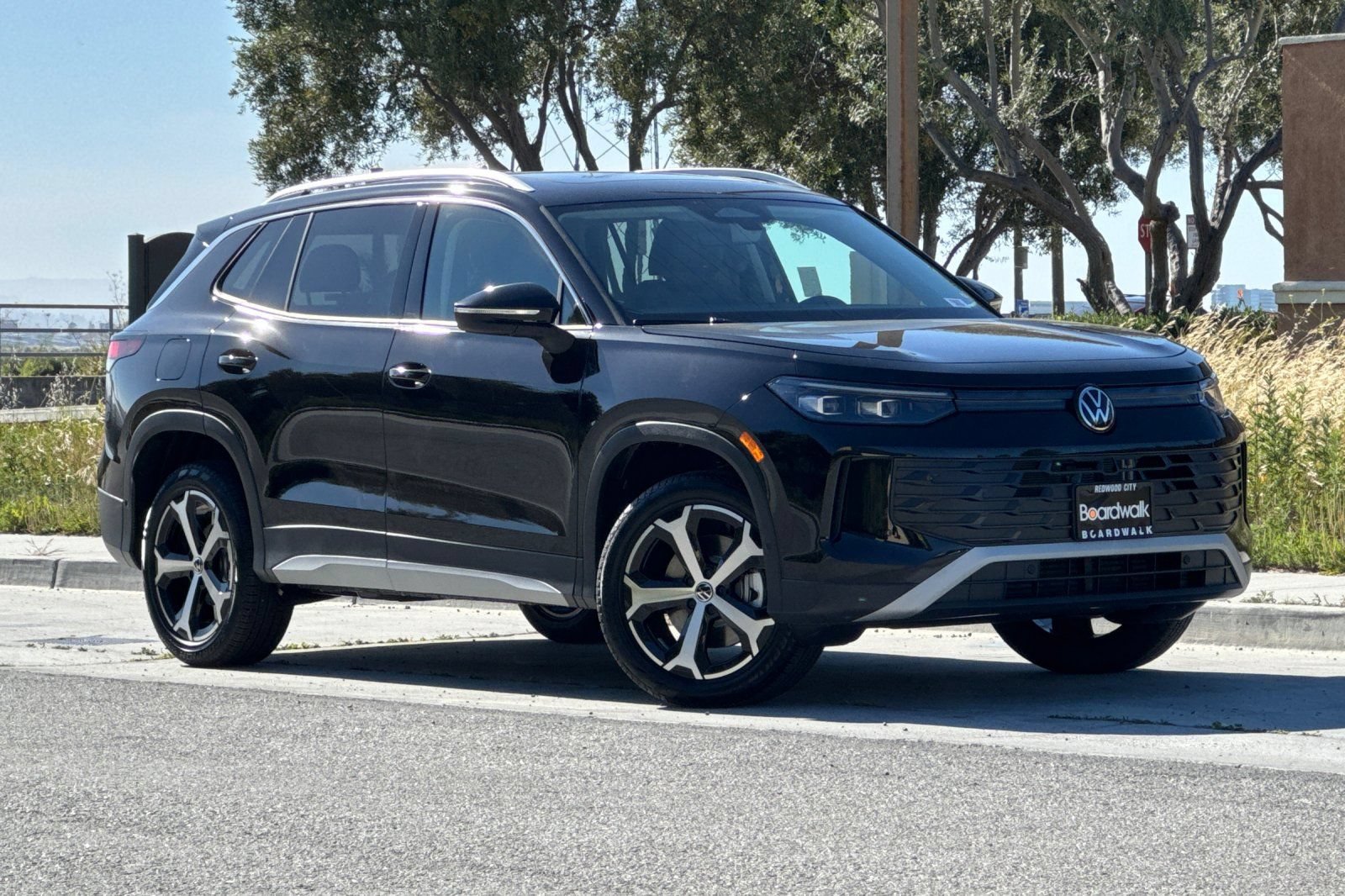 New 2026 Volkswagen Tiguan SE AWD/4WD image 2