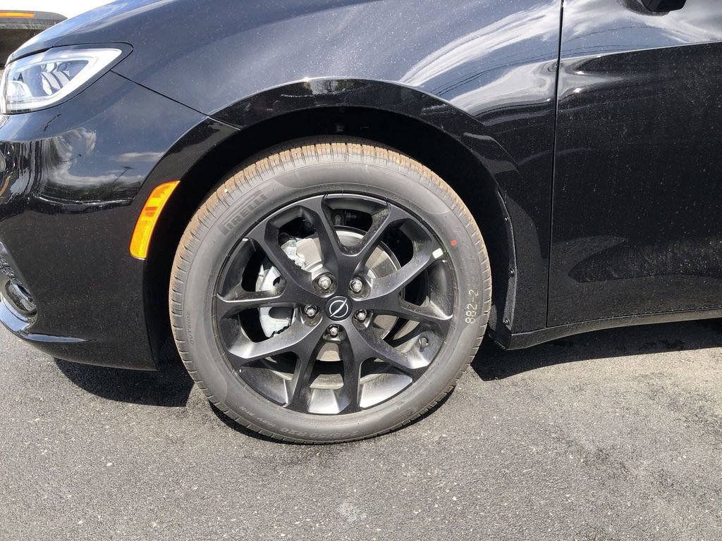 New 2026 Chrysler Pacifica Select FWD video 2
