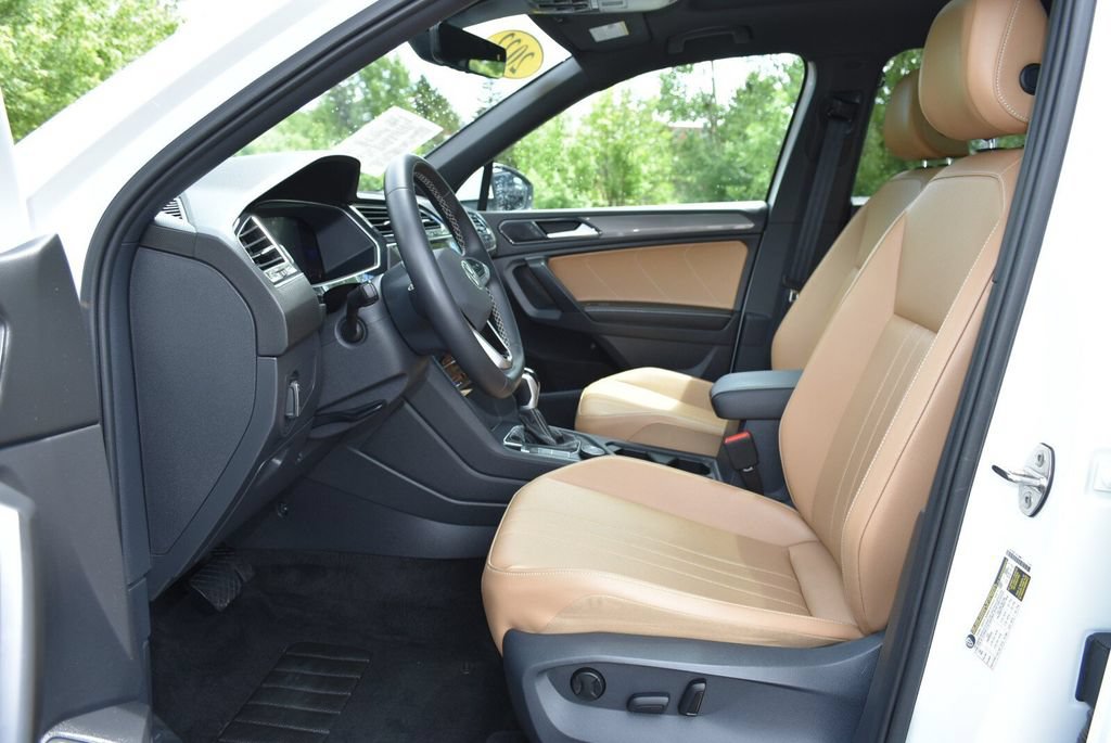 Used 2022 Volkswagen Tiguan SE AWD/4WD image 12