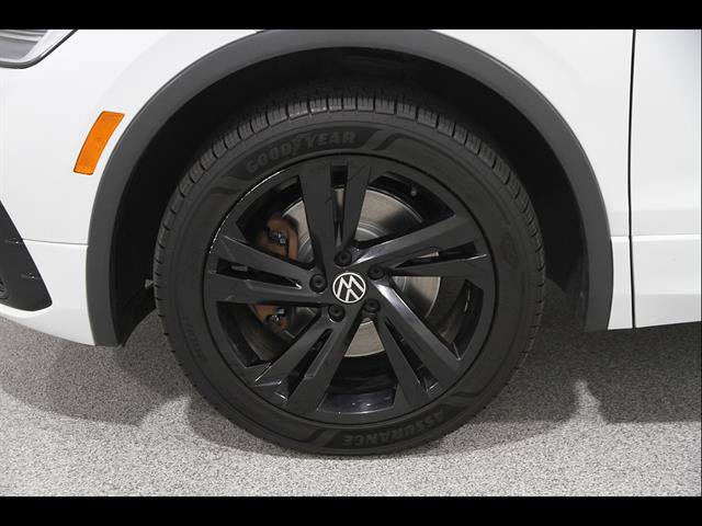 Certified 2024 Volkswagen Tiguan SE R-Line AWD/4WD image 21