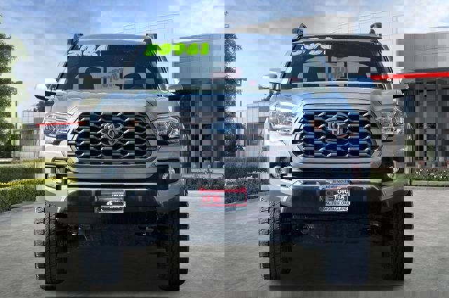 Used 2016 Toyota Tacoma TRD Off-Road w/ Premium & Technology Package image 10